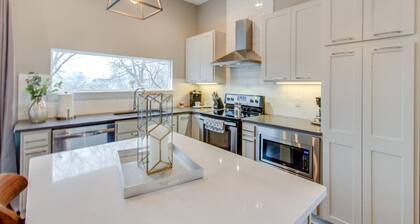 Ultra Modern Pad - Mins To D`Town - Comfy Beds