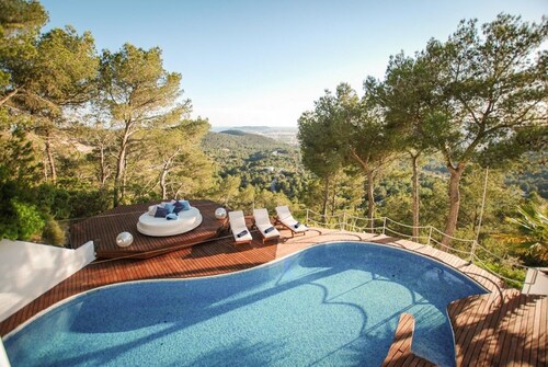 best views, soundsystem, great location