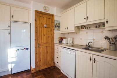 Dunfanaghy - Sea Views- in Village - Parking