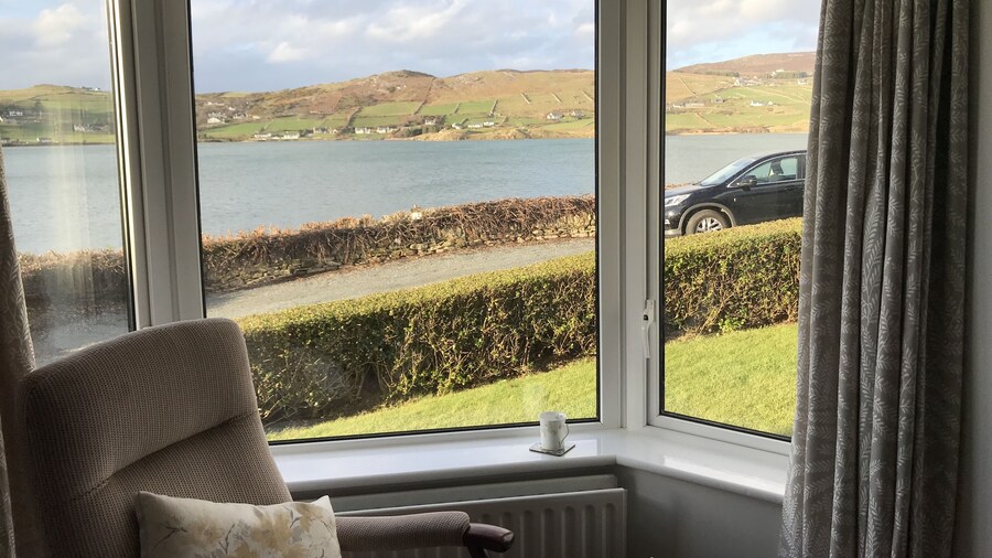 Dunfanaghy - Sea Views- in Village - Parking