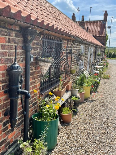 THE BYRE COTTAGE SLEEPING 4<br>NEXT TO FOX COVERT PUB YARM<br>B&B. S /C. 