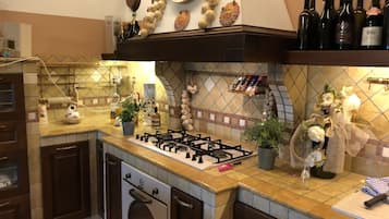 オーブン、コーヒー / ティーメーカー、調理器具と食器