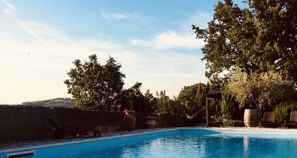 PISCINE PRIVĂE ... PARFAITE POUR HĂBERGER DES AMIS ...