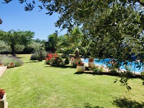 Property grounds - PRIVATE POOL ... PERFECT FOR HOSTING FRIENDS ... (mirabella eclano)