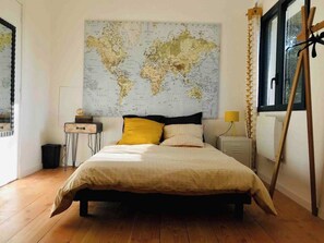 4 slaapkamers, een bureau, een strijkplank/strijkijzer, gratis wifi