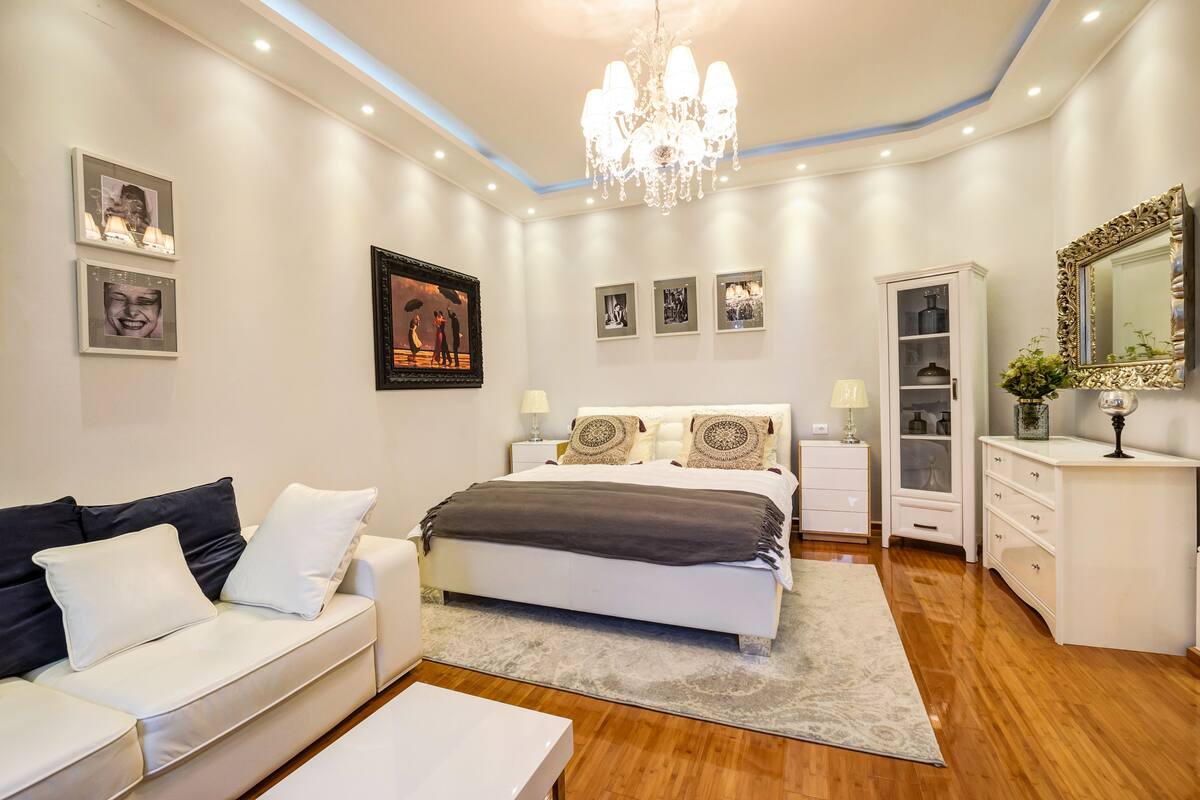 Family Apartment, 1 King Bed, Garden View