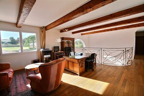Interior - Large villa with heated pool, 2 steps from the harbor and beaches (Carqueiranne)