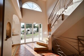 Interior - Large villa with heated pool, 2 steps from the harbor and beaches (Carqueiranne)