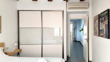 In-room safe, iron/ironing board, free WiFi, bed sheets