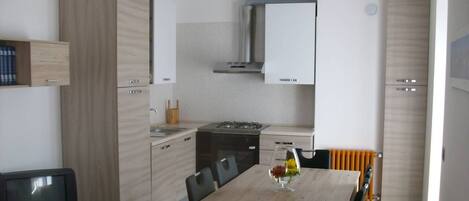 Kühlschrank, Ofen, Herdplatte, Geschirrspüler