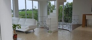 Interior - Open-air, ideal for families, 5 minutes from the beach Ideal for filming music videos (Sainte-Rose)