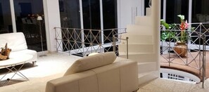 Interior - Open-air, ideal for families, 5 minutes from the beach Ideal for filming music videos (Sainte-Rose)
