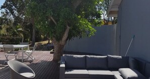 Outdoor dining - Open-air, ideal for families, 5 minutes from the beach Ideal for filming music videos (Sainte-Rose)