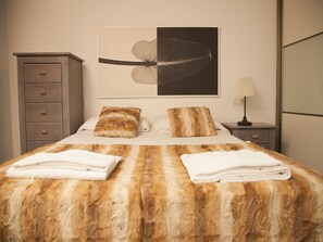 1 室のベッドルーム、セーフティボックス (室内)、アイロン / アイロン台、WiFi (無料)