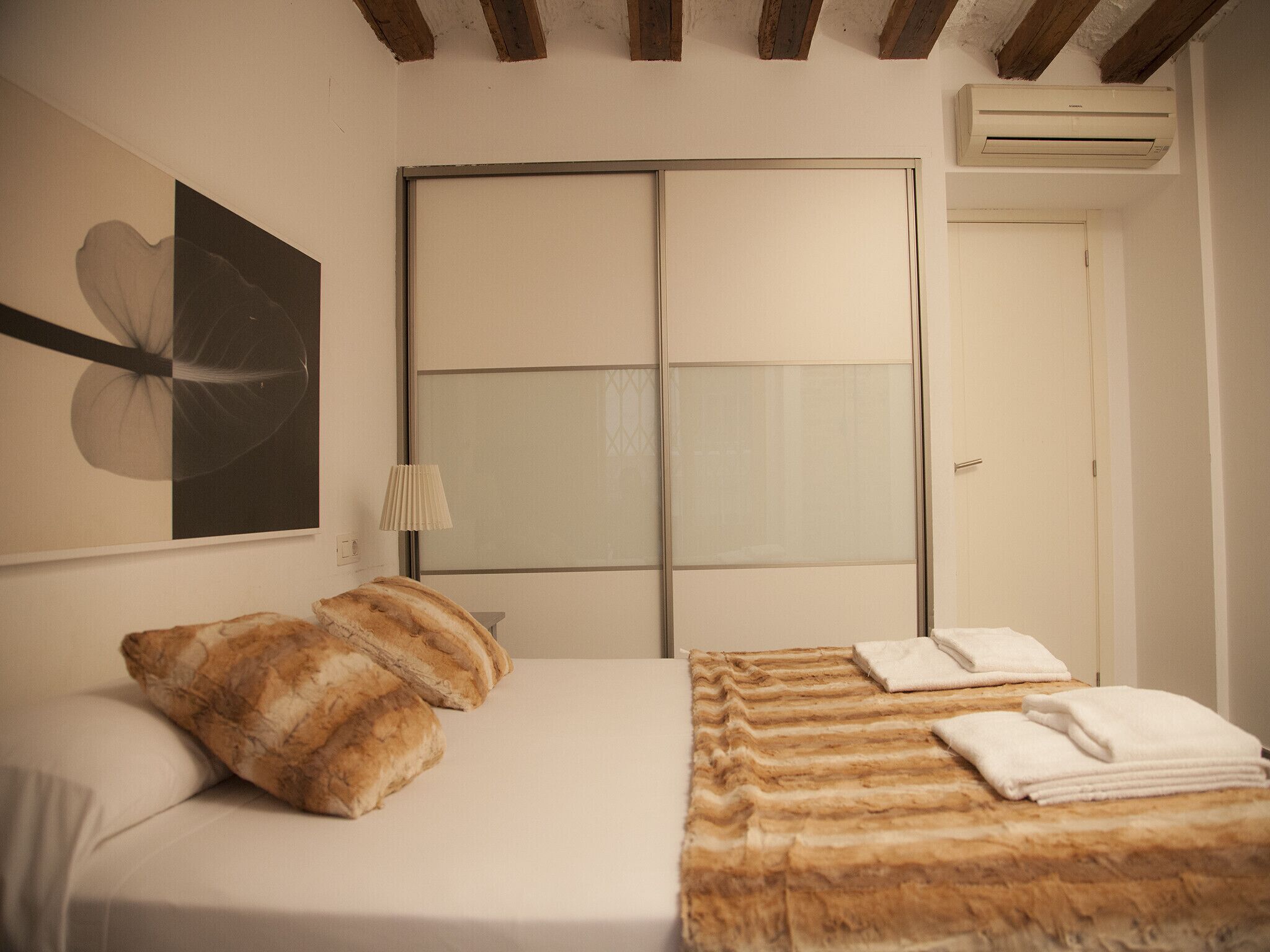 1 chambre, coffres-forts dans les chambres, fer et planche à repasser