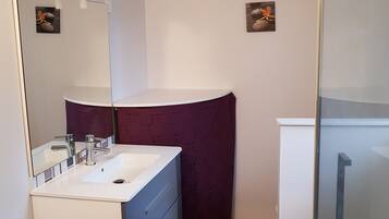 Sèche-cheveux, savon