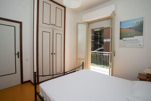 2 bedrooms, bed sheets - M027 - Marcelli, three-room apartment with terrace 150 meters from the sea (Marcelli)