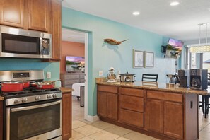 Microwave, dishwasher, cookware/dishes/utensils - Direct luxury ocean paradise rental for sleeping to the sounds of the waves. (Cocoa Beach)