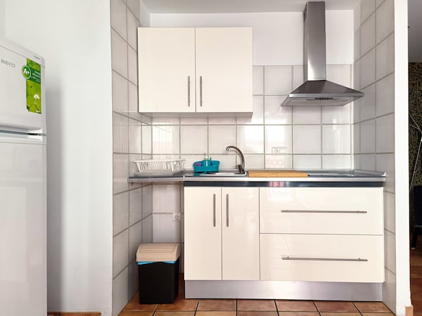 Fridge, microwave, stovetop, coffee/tea maker