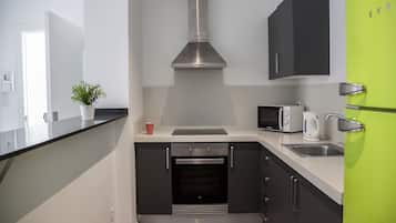 Refrigerador, microondas, horno, placa de cocina