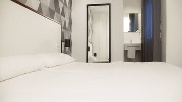 3 bedrooms, in-room safe, iron/ironing board, free WiFi