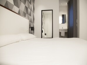 3 soveværelser, pengeskab på værelset, strygejern/strygebræt