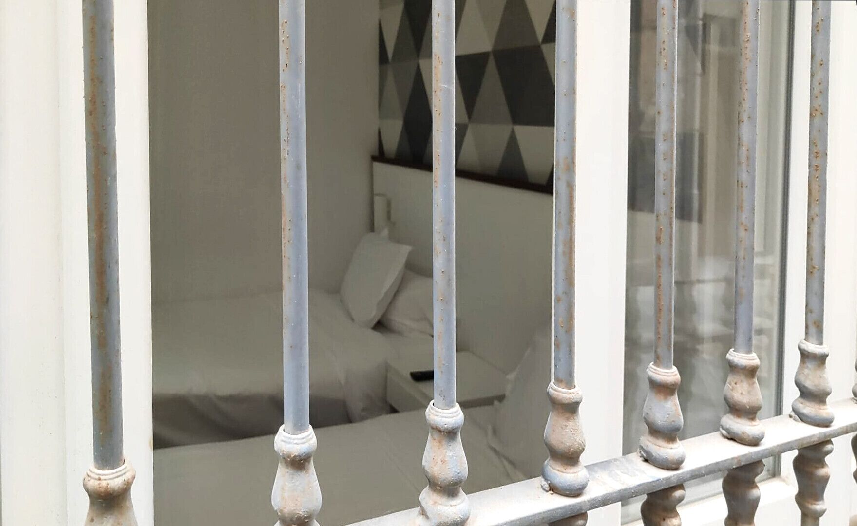 Safe på rommet, strykejern/-brett, wi-fi (inkludert) og sengetøy