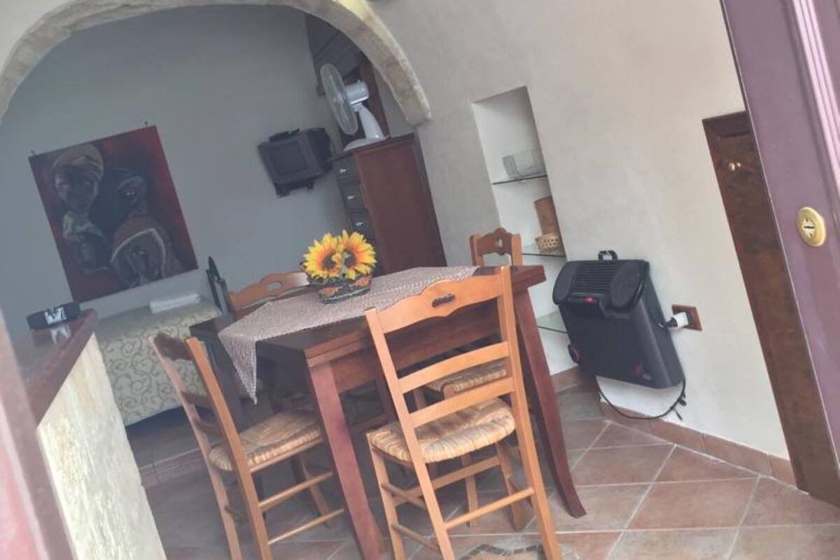 Deluxe Double Room, Jetted Tub | Living area