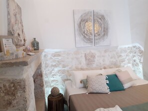 Interior entrance - White Luxury Suite (Ostuni)