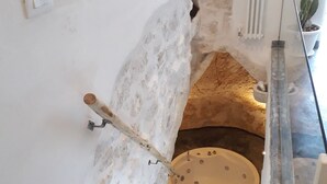 Interior entrance - White Luxury Suite (Ostuni)