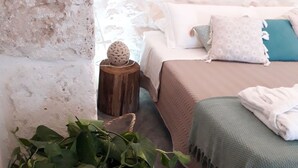 Interior entrance - White Luxury Suite (Ostuni)