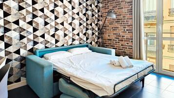 2 bedrooms, in-room safe, iron/ironing board, free WiFi