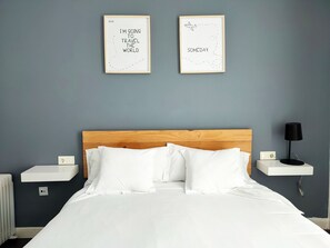 2 bedrooms, in-room safe, iron/ironing board, free WiFi