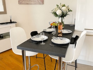 Dining - L'appartement Rostro (Paris)