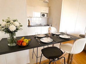 Dining - L'appartement Rostro (Paris)