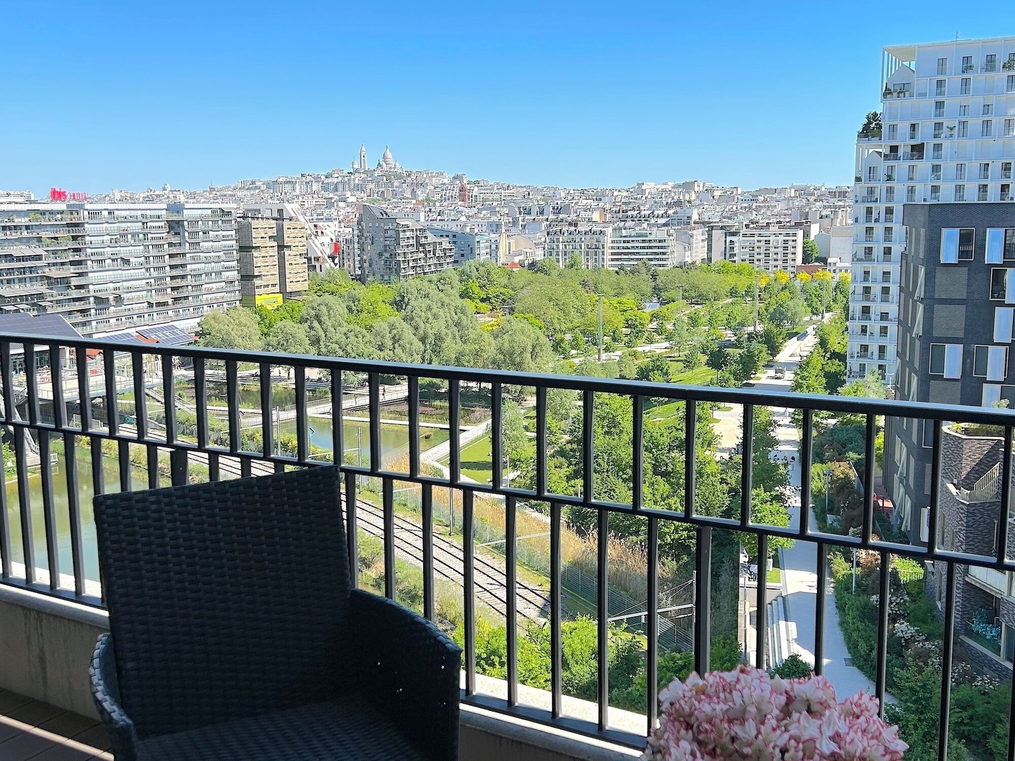 المنطقة المحيطة بالمنشأة