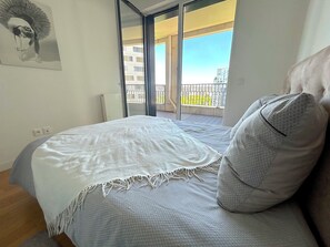 2 chambres, fer et planche à repasser, Wi-Fi, draps fournis