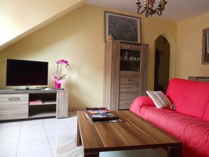 Fernseher, DVD-Player, Stereoanlage