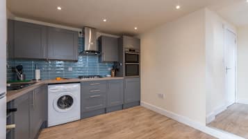 House | Private kitchen | Fridge, microwave, oven, stovetop
