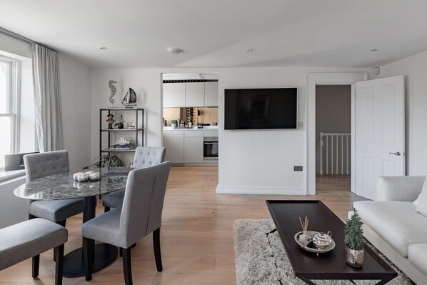 TV, fireplace, books, stereo