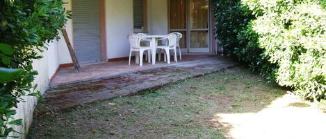 屋外ダイニングエリア