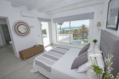 Great villa with pool and sea views, for 8 people. FREE WIFI