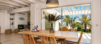 Great villa with pool and sea views, for 8 people. FREE WIFI
