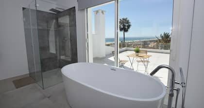 Great villa with pool and sea views, for 8 people. FREE WIFI