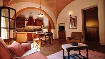 Télévision, livres, espaces bureaux, imprimantes