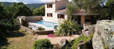 Piscine extérieure, piscine chauffée