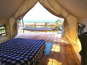 Egyptian cotton sheets, premium bedding, free minibar items