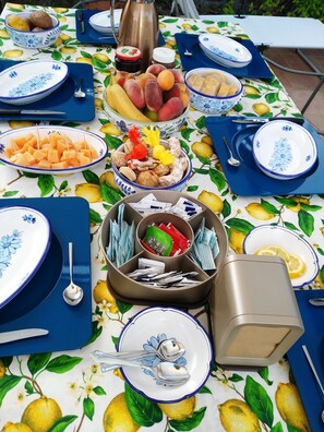 Daily buffet breakfast (EUR 13 per person)