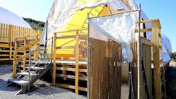 Tente Panoramique, 2 chambres, vue mer, dans la tour | Douche de la salle de bain