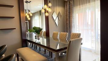 Khu vực ăn uống tại phòng